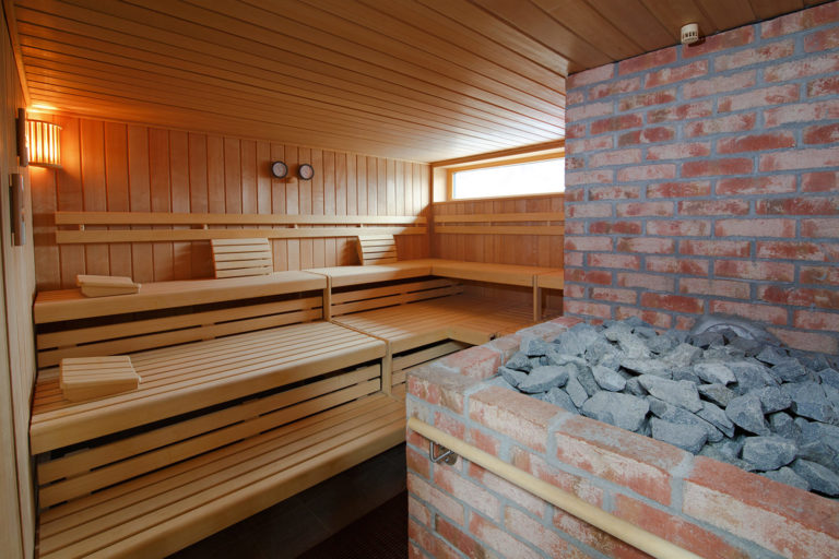Klassische Sauna mit Ofen
